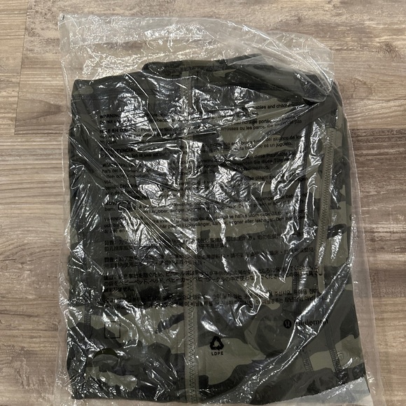NEW  Lululemon Define Jacket Heritage 365 Camo Medium Olive Multi - Picture 3 of 7